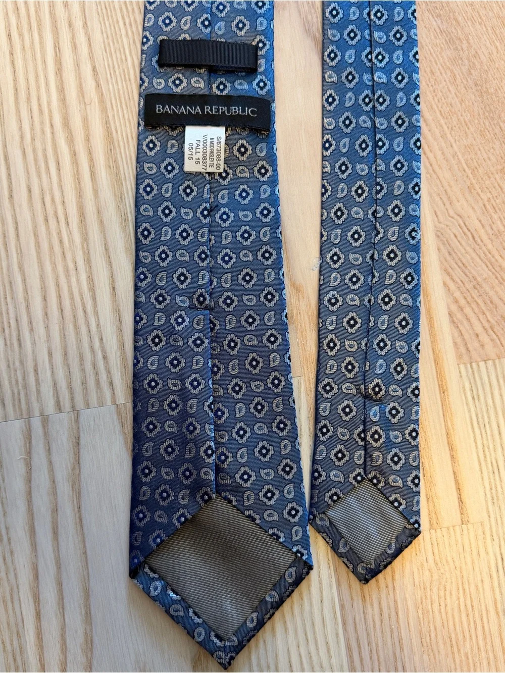 Banana Republic Blue and Gray Floral Medallion Silk Tie